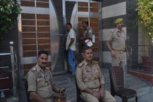 रामपुर : आजम खां के करीबियों के घर दूसरे दिन भी जारी आयकर विभाग का छापा