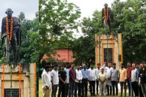 लखनऊ: LU में महात्मा गांधी की जयंती पर समाजवादी छात्र सभा ने किया माल्यार्पण, संगोष्ठी भी हुई आयोजित
