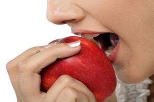 सेहत के लिए बेहद फायदेमंद है सेब, जानें इसे खाने का सही समय 