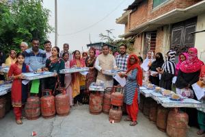 रुद्रपुर: जाफरपुर में 40 पात्रों को मिले निशुल्क घरेलू गैस कनेक्शन