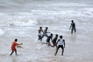 गोवा के समुद्र तट पर 13 पर्यटकों को बचाया गया डूबने से 