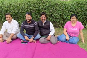 गदरपुर: प्रभारी चिकित्सा अधिकारी के अभद्र व्यवहार से आक्रोशित चिकित्सक बैठे धरने पर