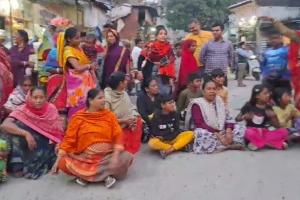 रुद्रपुर: नशे के खिलाफ भड़की महिलाएं, सांकेतिक धरना प्रदर्शन कर जताया आक्रोश
