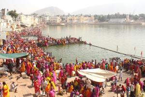 राजस्थान: अजमेर के तीर्थराज पुष्कर में पंचतीर्थ स्नान का आगाज गुरुवार से