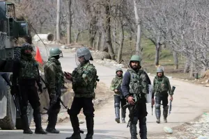 जम्मू कश्मीर में आतंकी संबंधों के आरोप में चिकित्सक, पुलिसकर्मी सहित चार कर्मचारी बर्खास्त 