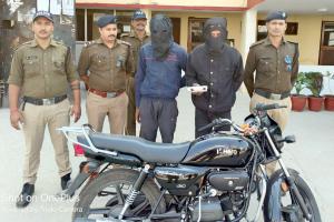 काशीपुर: स्टोर स्वामी का मोबाइल छीन कर बाइक सवार दो युवक फरार