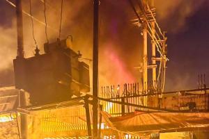 बरेली: शाॅर्ट सर्किट से ट्रांसफार्मर में आग लगने से दो दुकानें जलीं