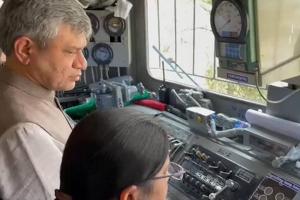 रेल मंत्री अश्विनी वैष्णव ने कहा- यूरोप की ट्रेन सुरक्षा प्रणाली ‘ईटीसी’ के लिए चुनौती है भारतीय ‘कवच’