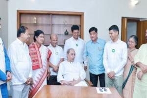 CM नवीन पटनायक के निकट सहयोगी आईएएस वी कार्तिकेयन पांडियन बीजद में हुए शामिल  