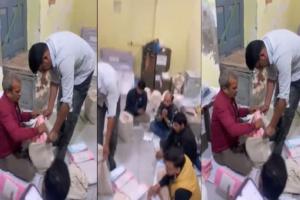 MP: बालाघाट स्ट्रांग रूम में रखे गए डाक मतपत्रों को खोलने को लेकर विवाद, मतदान अधिकारी निलंबित