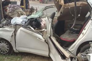 मुरादाबाद में भीषण सड़क हादसा...खड़े वाहन में कार घुसने से 4 लोगों की मौत