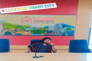 लखनऊ: स्मार्ट सिटी के अधिकारी की कुर्सी पर बैठे युवक की फोटो वायरल, बना चर्चा विषय 