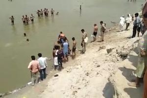 भदोही: गंगा में डूबे दो युवक, तलाश में जुटी एसडीआरएफ