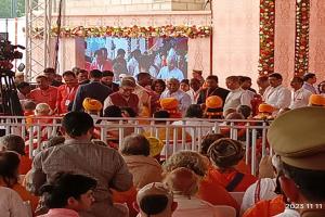  Ayodhya Deepotsav 2023: पगड़ी और माला पहना कर किया गया संतों का सम्मान 