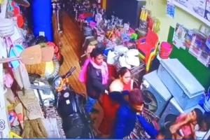 प्रयागराज: असलहों से लैस बदमाशों ने ज्वैलरी की दुकान में की मारपीट, लूटे नकदी और जेवरात