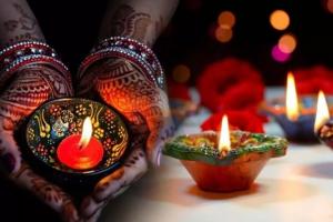 Diwali 2023: दीपावली पर धरती पर आती हैं लक्ष्मी जी...? 