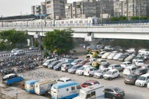 दिल्ली में दोगुना होगा पार्किंग चार्ज, जानें दोपहिया और कार के लिए कितने का होगा टिकट 