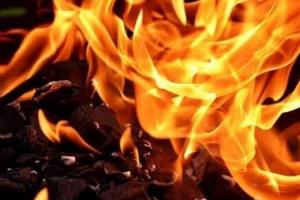 Fatehpur: झोपड़ी में आग लगाकर वृद्धा को किया जलाने का प्रयास, महिला ने पुलिस से की शिकायत... कार्रवाई की मांग