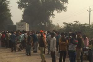 Kanpur Ghatampur Accident: बस और ट्रक की भिड़ंत... चालक की मौत, घटना से गुस्साए ग्रामीणों ने हाईवे किया जाम