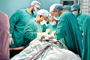 Kanpur News: GSVM मेडिकल कॉलेज के डॉक्टरों ने किया कमाल, मुंह के कैंसर से पीड़ित वृद्धा की ऐसे बचाई जान...
