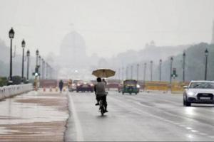 दिल्ली में न्यूनतम तापमान 14.2 डिग्री सेल्सियस दर्ज, बूंदाबांदी के आसार 