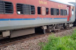 ओडिशा: मवेशी से टकराने के बाद ट्रेन पटरी से उतरी