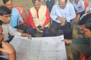 Mahoba News: एडीएम और भू अर्जन अधिकारी की टीम ने सौ हेक्टेयर भूमि का किया सर्वे 