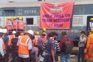 Indian Railway: इटावा रूट के पास हुए हादसों को लेकर कानपुर सेंट्रल स्टेशन पर की गई मॉक ड्रिल, पढ़ें... 