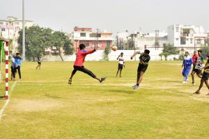 मुरादाबाद : आजमगढ़ को हराकर मेरठ ने सेमीफाइनल में बनाई जगह, कल खेला जाएगा सेमीफाइनल व फाइनल मैच