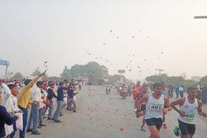 38वीं इंदिरा मैराथन: देश भर के 560 नामचीन धावकों में जसवंत और रेनू ने हासिल किया पहला स्थान