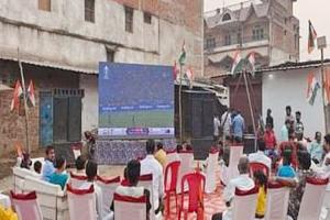 WORLD CUP CRICKET: क्रिकेट प्रेमियों के लिए कई स्थानों पर लगी एलईडी स्क्रीन, सभी कर रहे भारत की जीत के लिए दुआ
