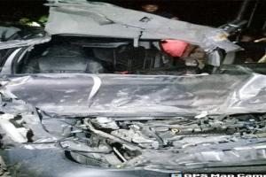 लखनऊ-कानपुर हाइवे पर कंटेनर में पीछे से घुसी कार, दो की मौत, दो घायल 