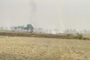 बहराइच: सेटेलाइट में पराली जलाते दिखे किसान, छह पर लगा जुर्माना 