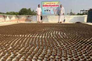 राजस्थान: जयपुर में एक संस्थान ने किये गाय के गोबर से तीन लाख से अधिक दीये तैयार 