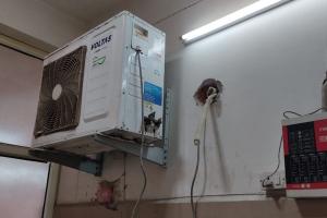 बरेली: तीन सौ बेड अस्पताल में अब एसी का तार काट ले गए चोर