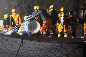 Uttarkashi Tunnel rescue: उत्तरकाशी में रेस्क्यू जारी, सुरंग में फंसे श्रमिक अगले कुछ घंटों में या शुक्रवार तक निकाले जा सकते हैं बाहर  