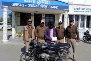 काशीपुर: बिना नंबर प्लेट बाइक सवार अवैध तमंचे के साथ गिरफ्तार