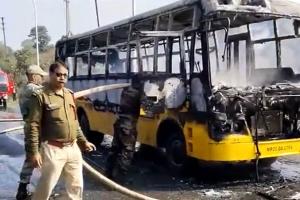 मध्य प्रदेश : बच्चों को ले जा रही स्कूल बस में लगी आग, वाहन क्षतिग्रस्त, कोई हताहत नहीं