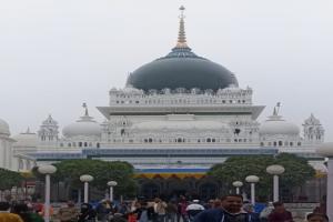 New year 2024 : रामनगरी के जायरीन सूफी संत के दर्शन कर शुरु करते हैं नया साल
