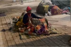बरेली: ठंड का सितम जारी, बिन रैन बसेरों के सड़क पर ठिठुर रहे राहगीर