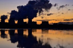 उत्सर्जन असमानता बदतर होती जा रही है, अधिक प्रदूषण फैलाने वालों पर कैसे नियंत्रण किया जाए?