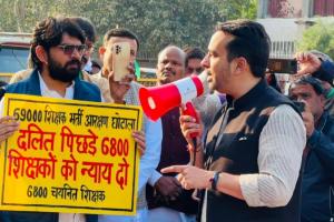 69000 शिक्षक भर्ती : जयंत चौधरी ने अभ्यर्थियों से की मुलाकात, कहा - अधिकारों के साथ खिलवाड़ कर रही BJP