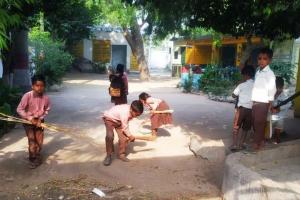 गरमपानी: मासूमों के कंधों से उतरेगा विद्यालयों में साफ-सफाई का बोझ