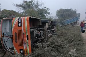Kanpur Accident: रोडवेज बस डंपर से टकराई, हादसे के बाद मची चीख-पुकार, चालक समेत नौ लोग घायल