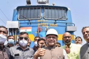 दक्षिण मध्य रेलवे जोन के तीन खंडों में ‘कवच’ सक्रिय: रेल मंत्री