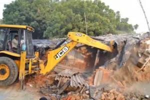 गौतम बुद्ध नगर: निर्माणाधीन नोएडा हवाई अड्डे के पास तोड़ा गया अवैध निर्माण 
