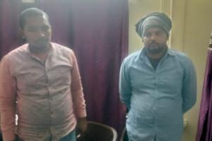 बलिया: रिश्वत लेते लेखपाल समेत दो गिरफ्तार, छुड़ाने के लिए राजस्व कर्मियों ने दिया धरना, जानें पूरा मामला