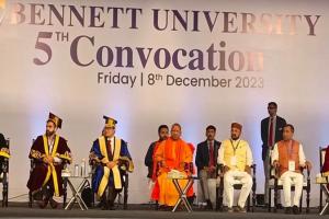 Bennett University के दीक्षांत समारोह में शामिल हुए सीएम योगी, बोले- विकसित भारत के लिए संस्थानों को उद्योग से जोड़ना होगा 