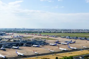 दिल्ली हवाई अड्डा: खड़े रहने वाले विमानों से अधिक शुल्क लेने की तैयारी