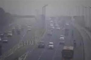 दिल्ली: धुंध की मोटी चादर के साथ ठंड, एक्यूआई ‘बेहद खराब’ श्रेणी में